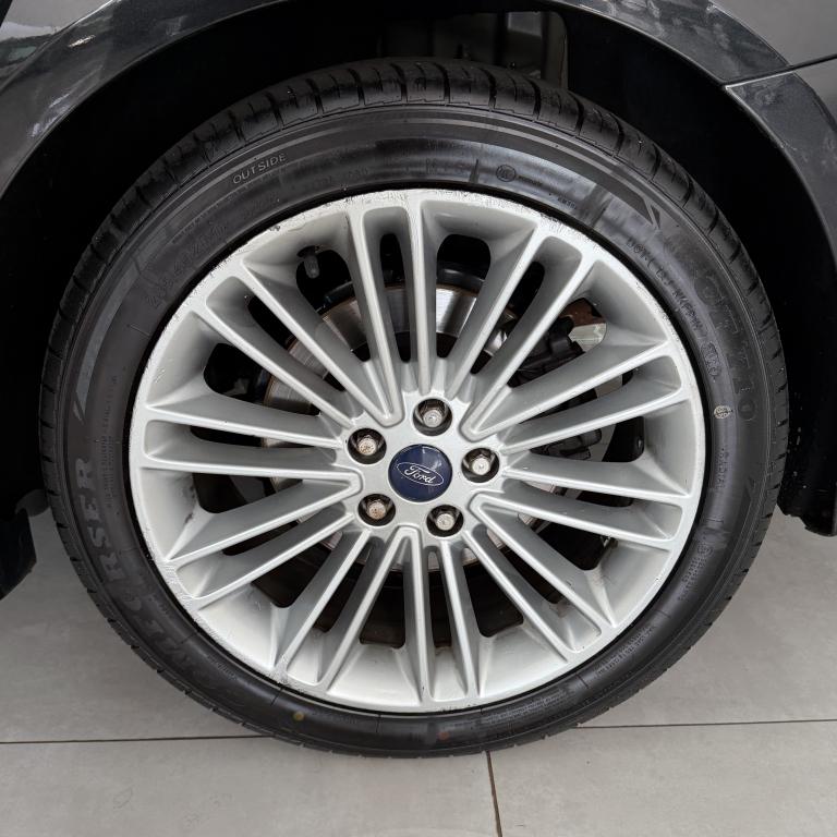 FORD Fusion - Foto
