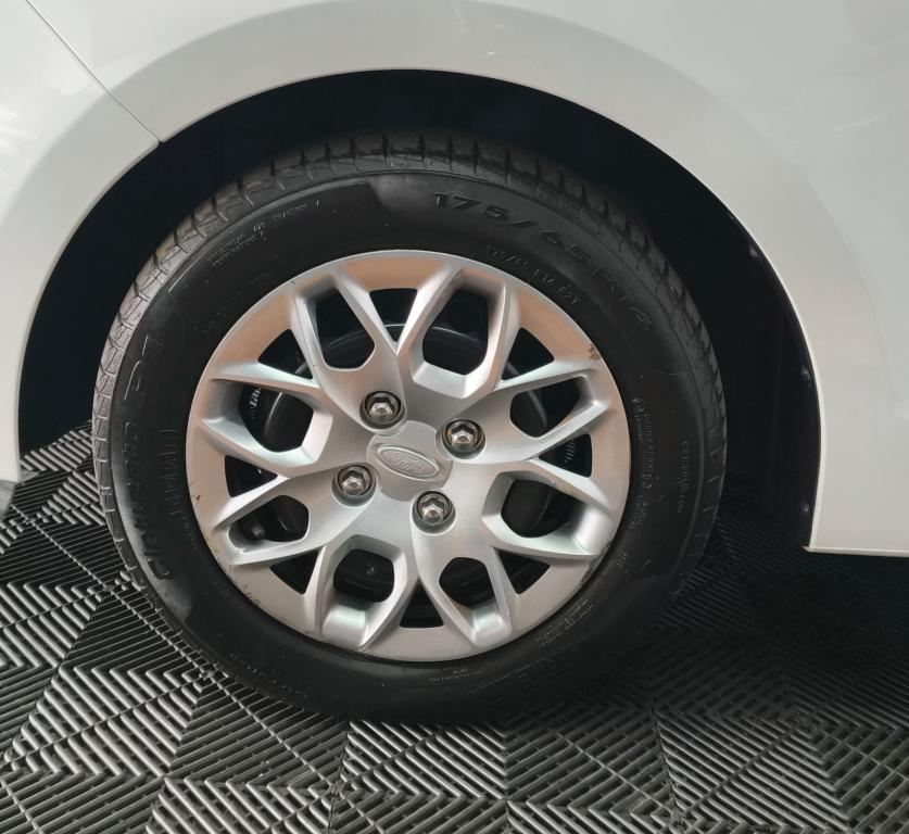 FORD Ka + Sedan - Foto