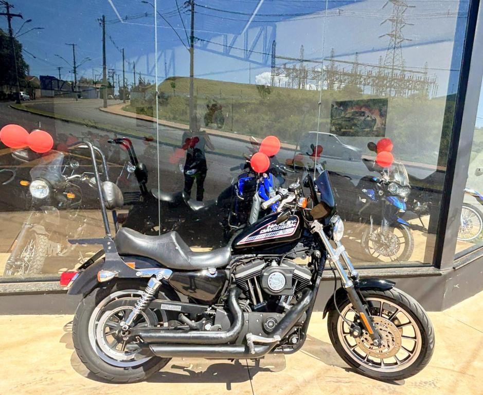 HARLEY DAVIDSON Sportster XL 883