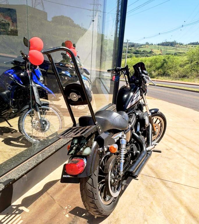 HARLEY DAVIDSON Sportster XL 883 - Foto