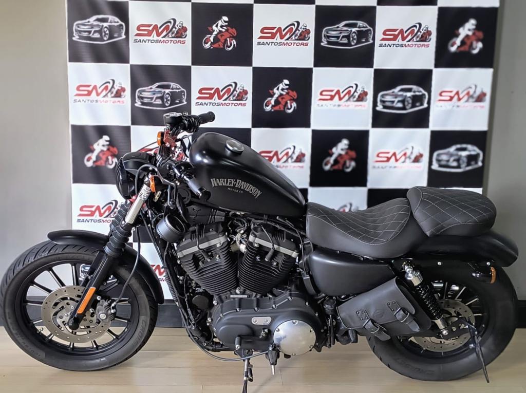 HARLEY DAVIDSON Sportster XL 883