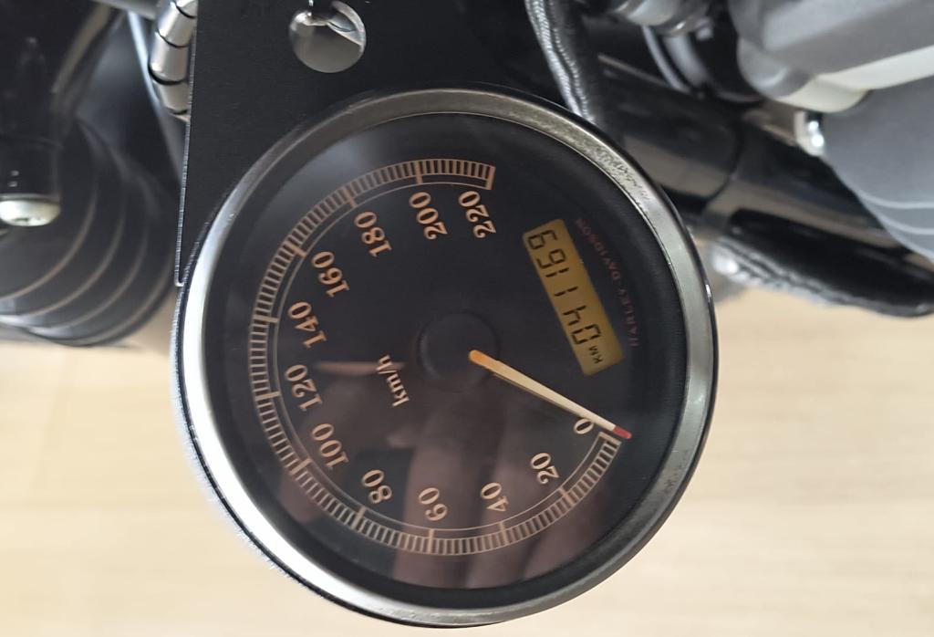 HARLEY DAVIDSON Sportster XL 883 - Foto
