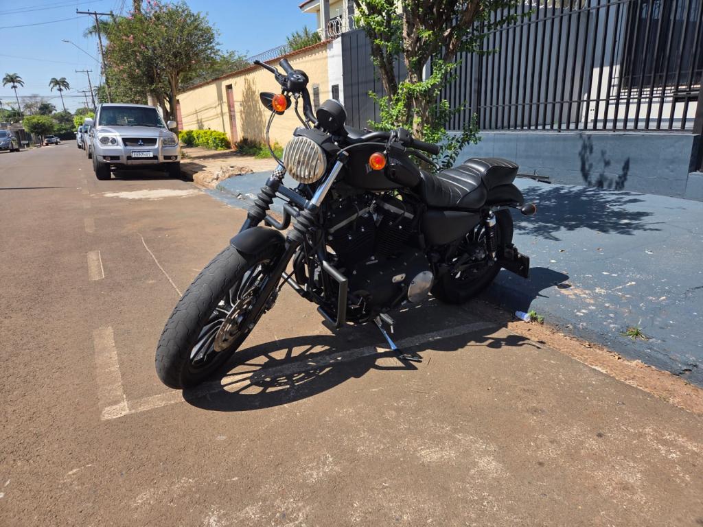 HARLEY DAVIDSON Sportster XL 883