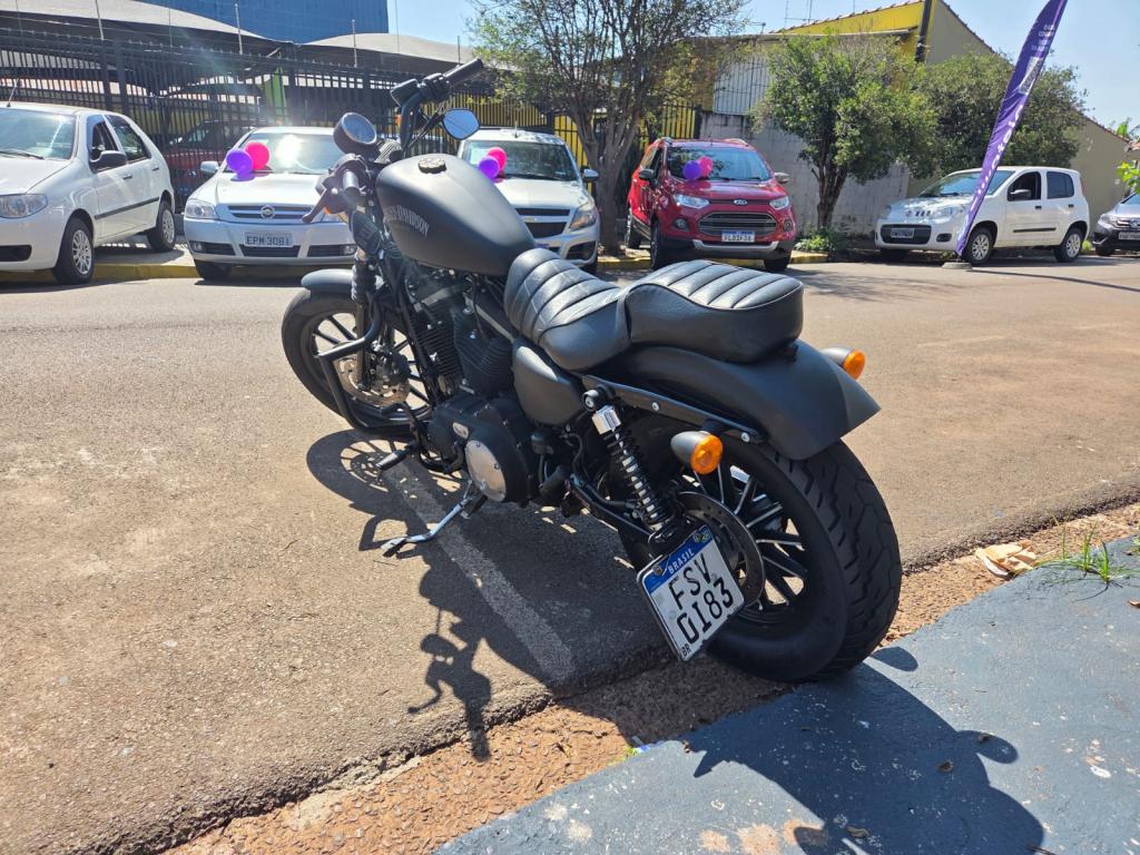 HARLEY DAVIDSON Sportster XL 883 - Foto