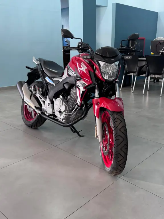 HONDA CB 250 F Twister