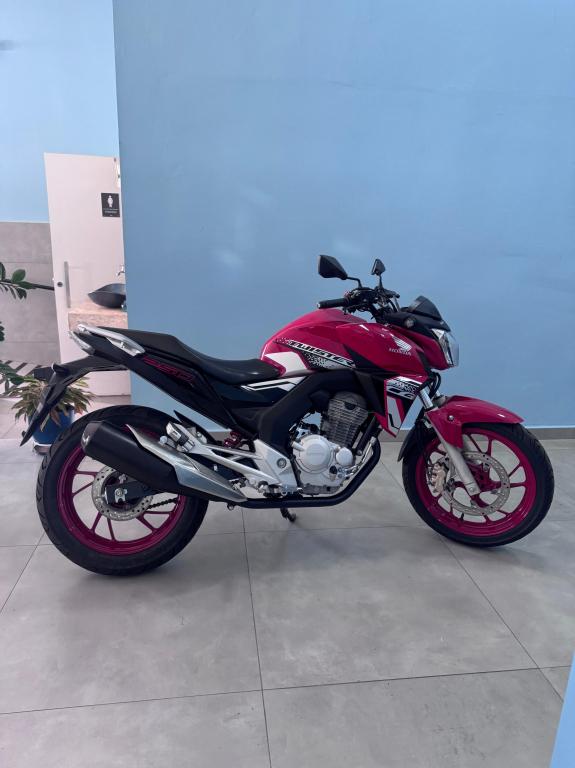 HONDA CB 250 F Twister - Foto