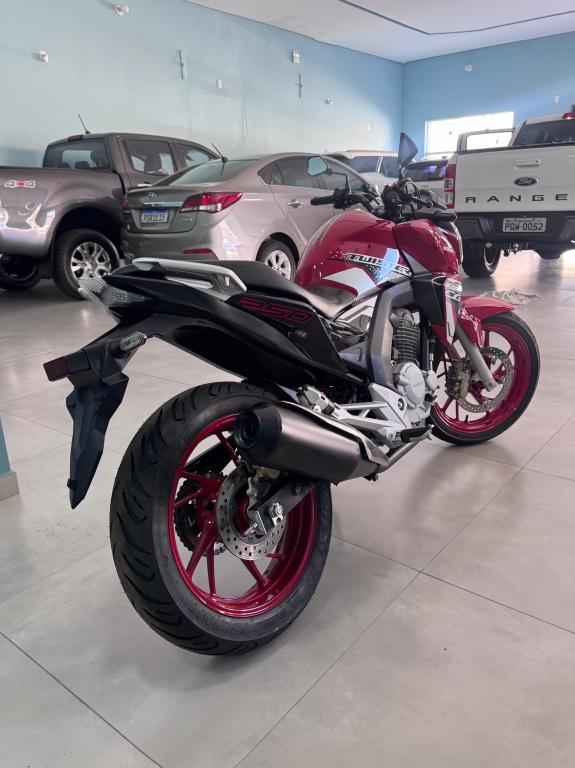 HONDA CB 250 F Twister - Foto