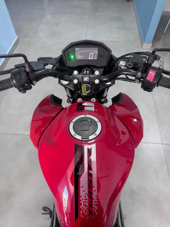 HONDA CB 250 F Twister - Foto