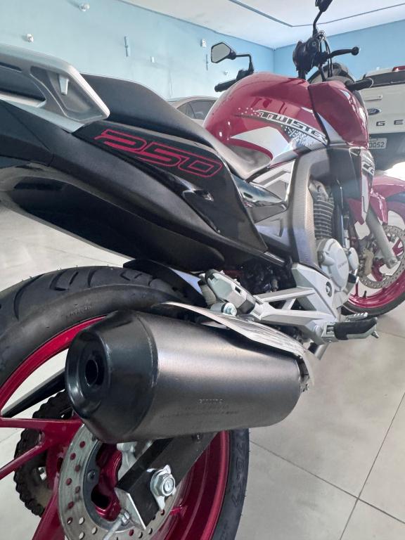 HONDA CB 250 F Twister - Foto