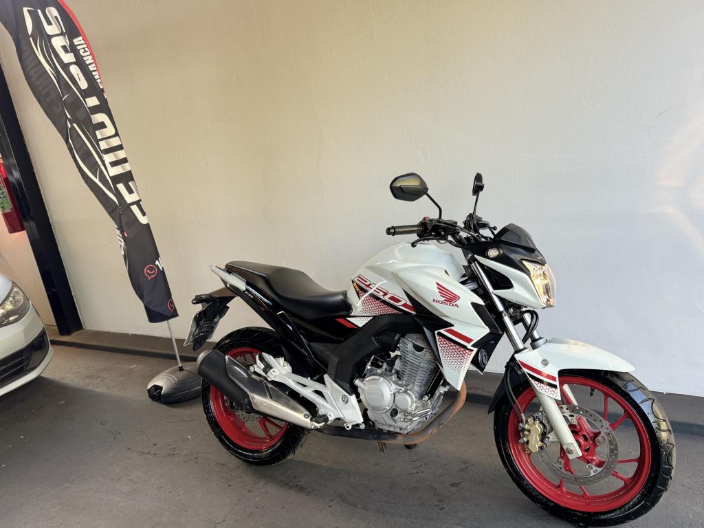 HONDA CB 250 F Twister - Foto