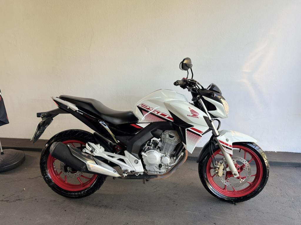 HONDA CB 250 F Twister - Foto