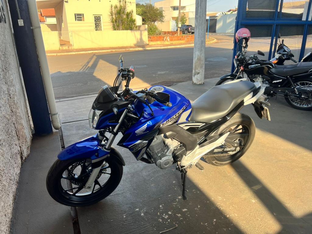 HONDA CB 250 F Twister - Foto