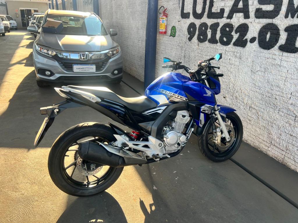 HONDA CB 250 F Twister - Foto