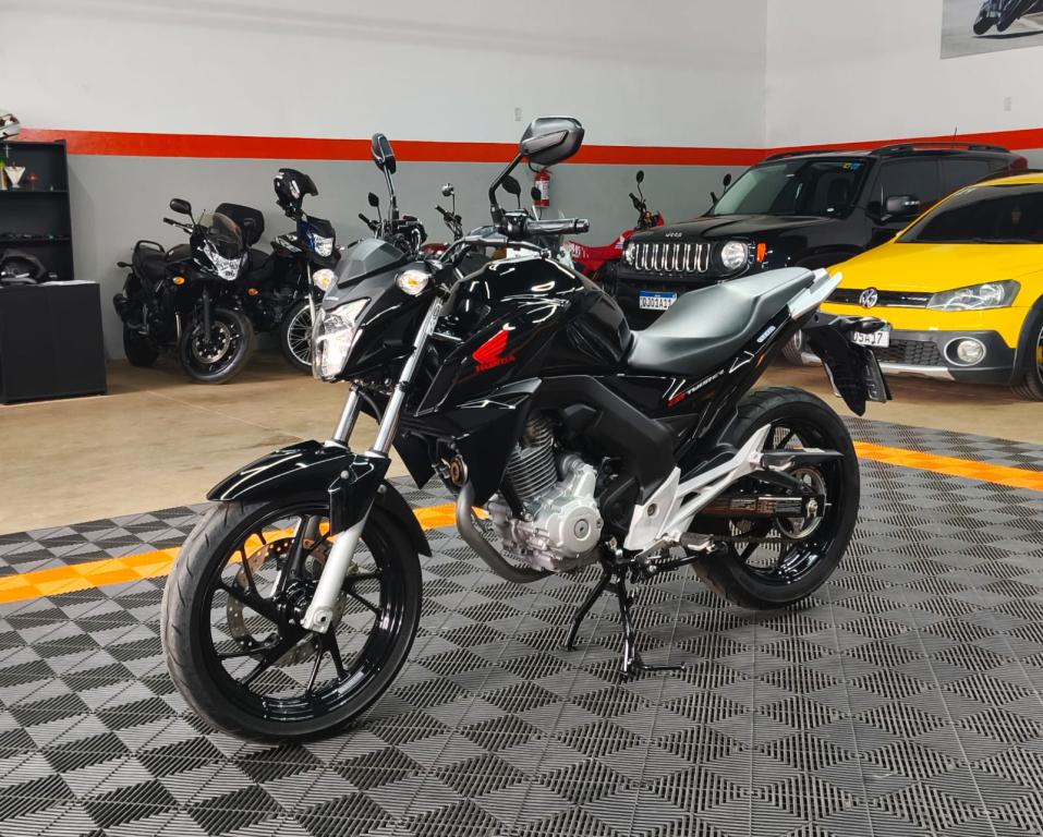 HONDA CB 250 F Twister - Foto