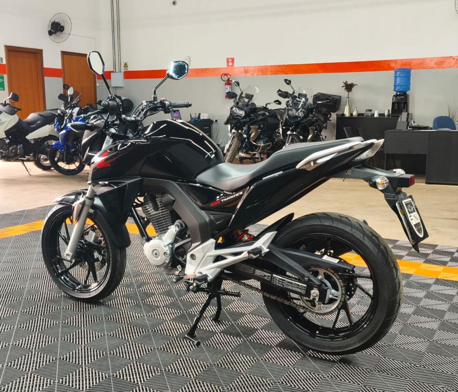 HONDA CB 250 F Twister - Foto