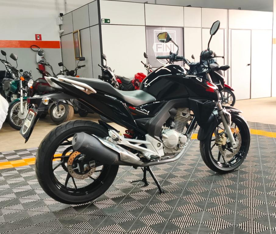 HONDA CB 250 F Twister - Foto