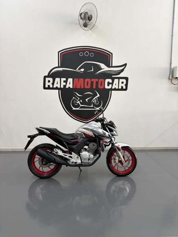 HONDA CB 250 F Twister - Foto