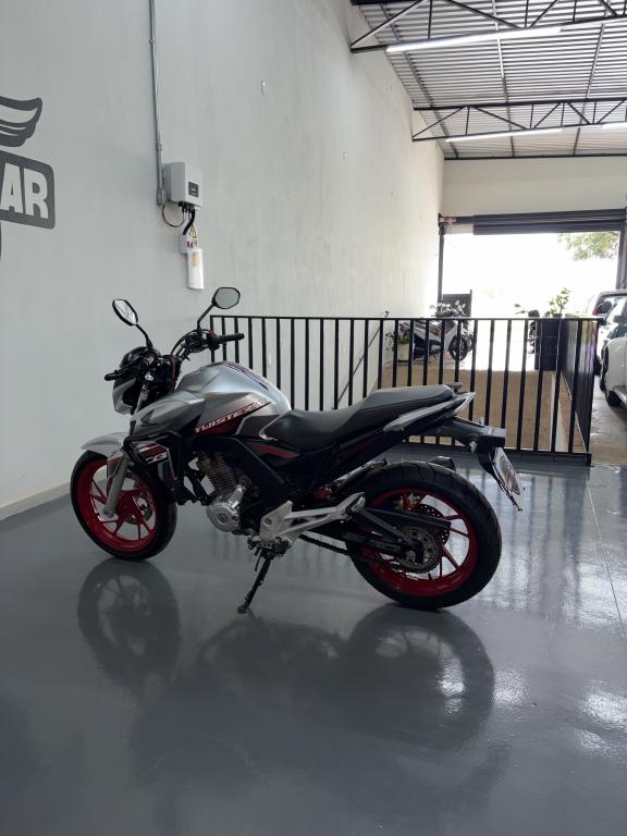 HONDA CB 250 F Twister - Foto