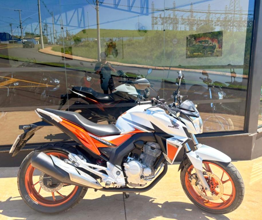 HONDA CB 250 F Twister - Foto