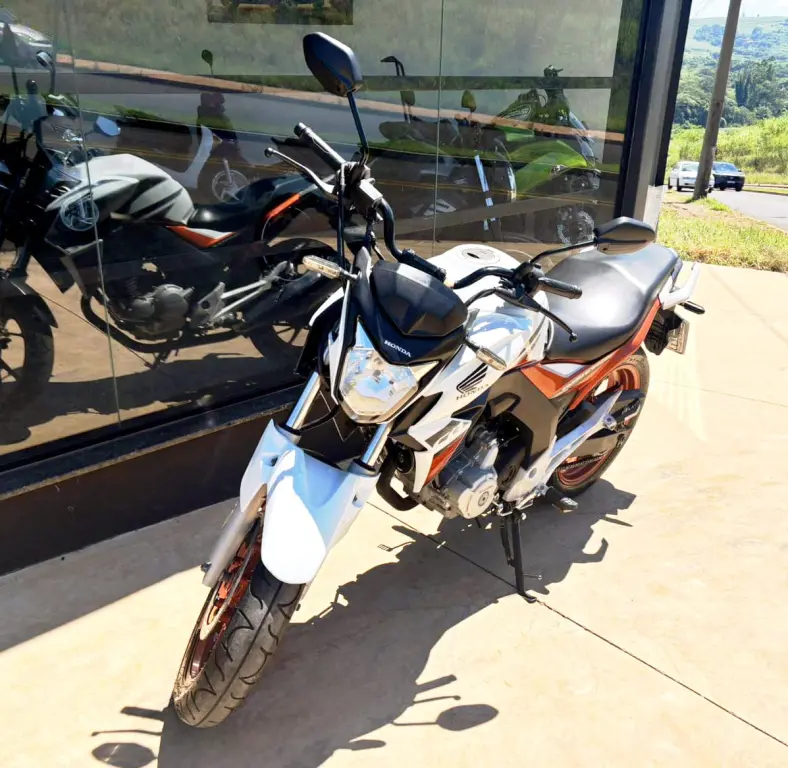 HONDA CB 250 F Twister - Foto