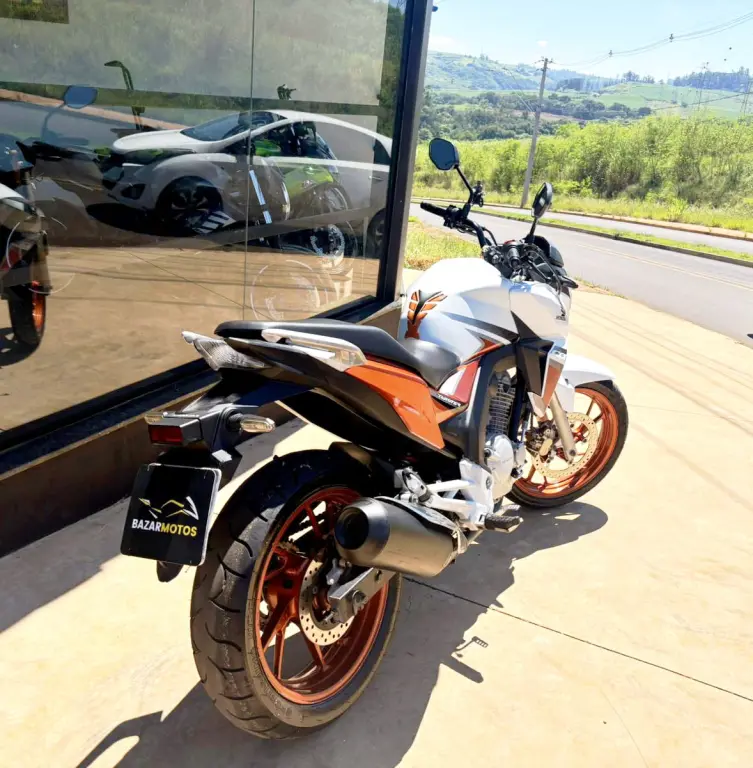 HONDA CB 250 F Twister - Foto