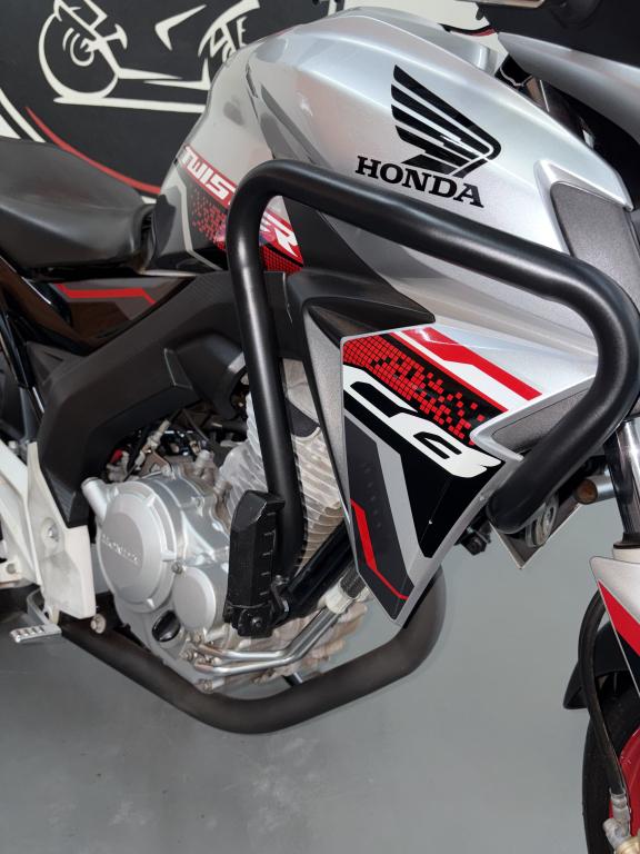 HONDA CB 250 F Twister - Foto