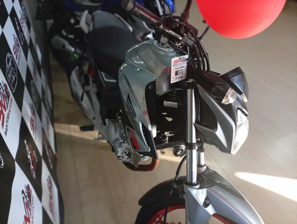 HONDA CB 250 F Twister - Foto