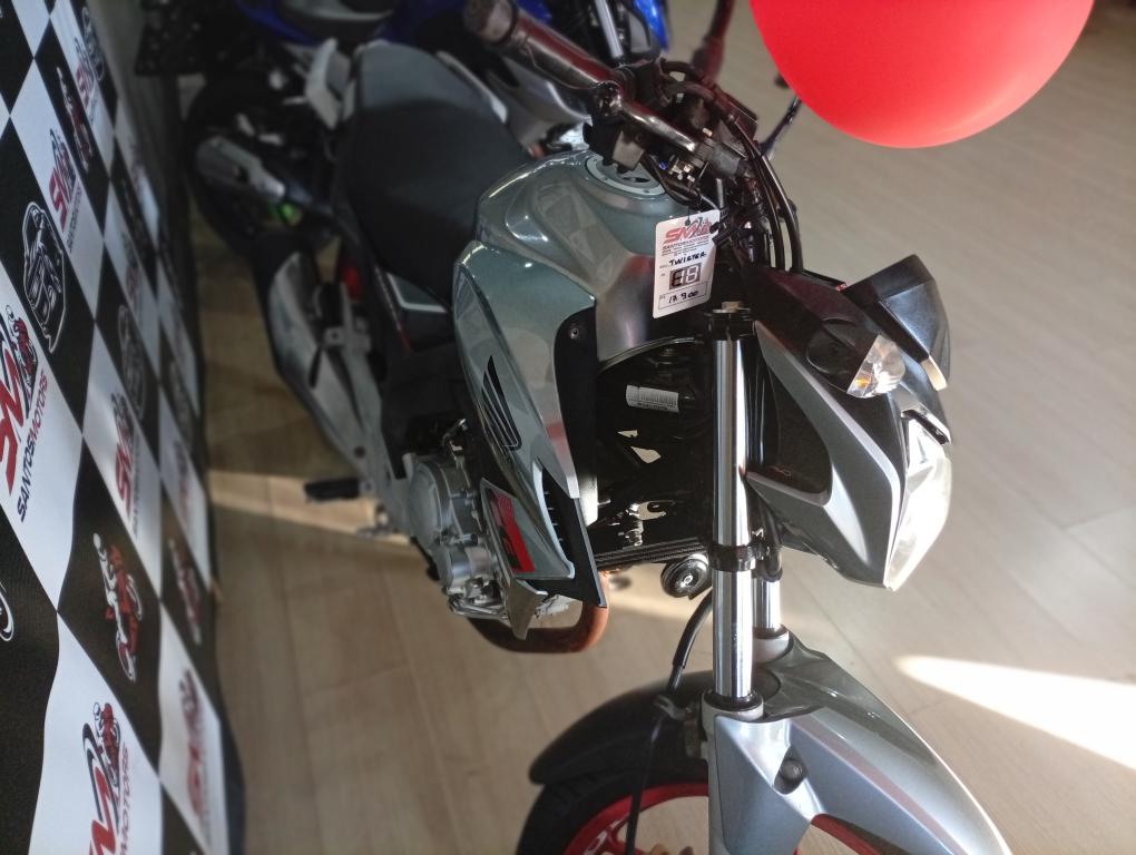 HONDA CB 250 F Twister - Foto