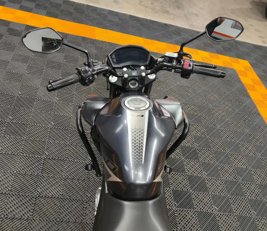 HONDA CB 250 F Twister - Foto