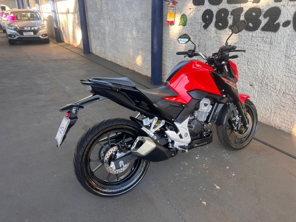 HONDA CB 300 F Twister - Foto