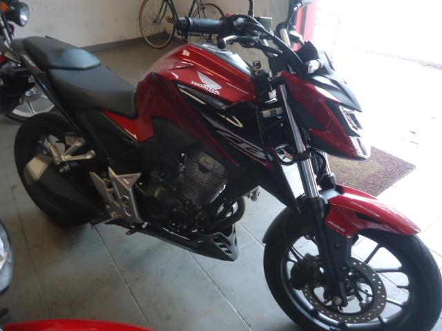 HONDA CB 300 F Twister - Foto