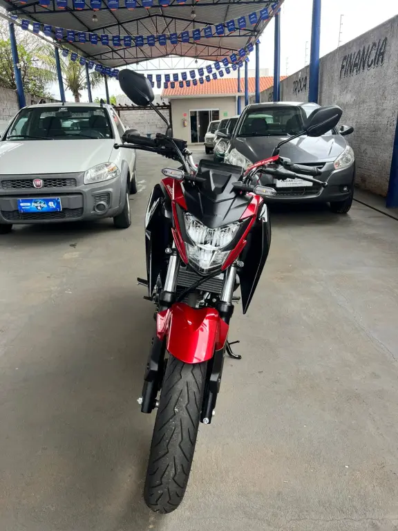 HONDA CB 300 F Twister - Foto