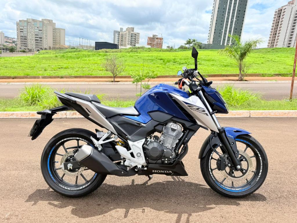 HONDA CB 300 F Twister - Foto