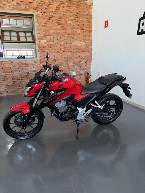 HONDA CB 300 F Twister - Foto