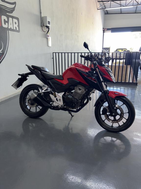 HONDA CB 300 F Twister - Foto