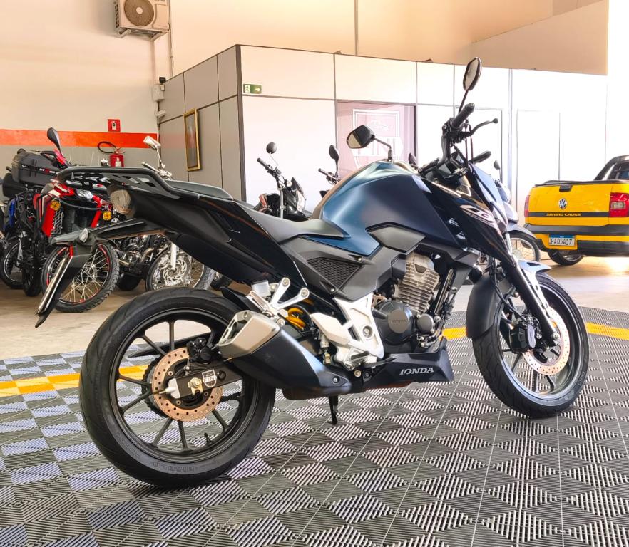 HONDA CB 300 F Twister - Foto