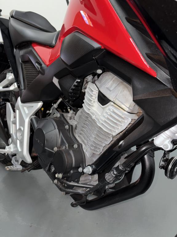 HONDA CB 300 F Twister - Foto