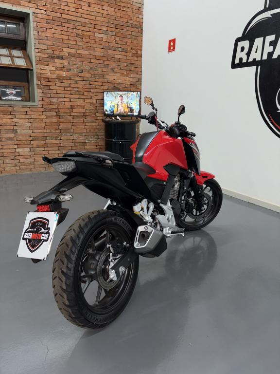 HONDA CB 300 F Twister - Foto