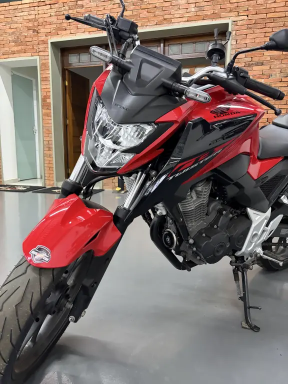 HONDA CB 300 F Twister - Foto