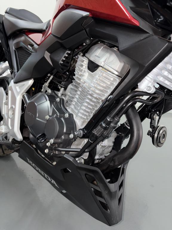 HONDA CB 300 F Twister - Foto
