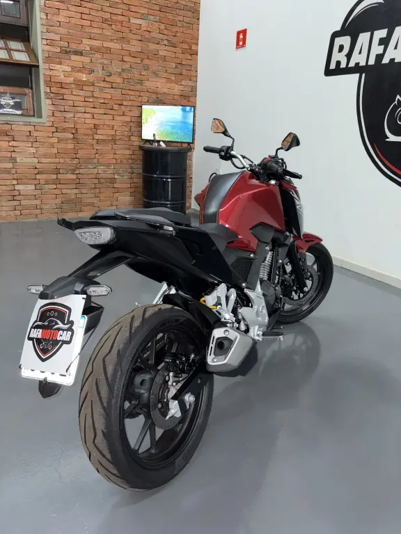 HONDA CB 300 F Twister - Foto