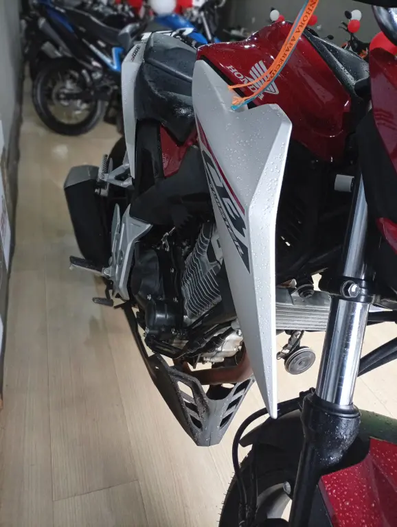 HONDA CB 300 F Twister - Foto