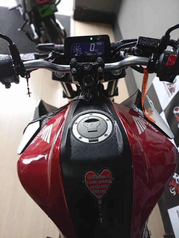 HONDA CB 300 F Twister - Foto