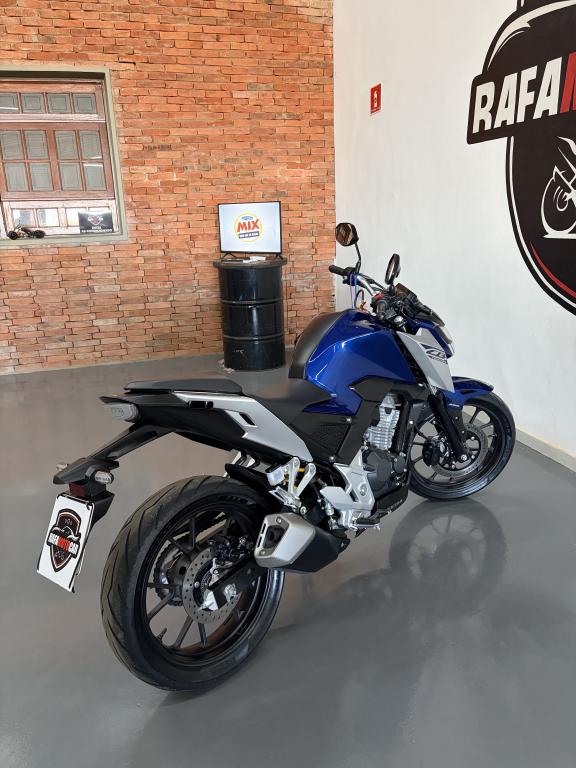 HONDA CB 300 F Twister - Foto