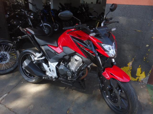 HONDA CB 300 F Twister