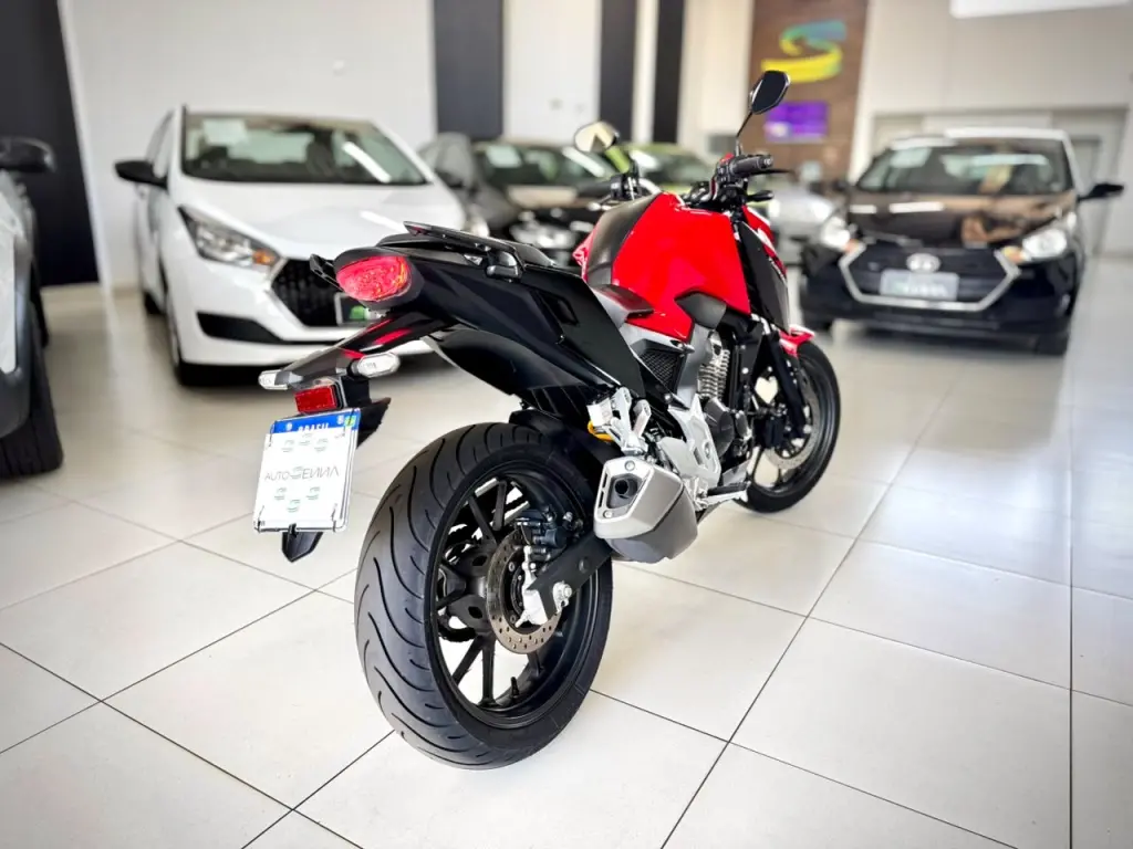 HONDA CB 300 F Twister - Foto