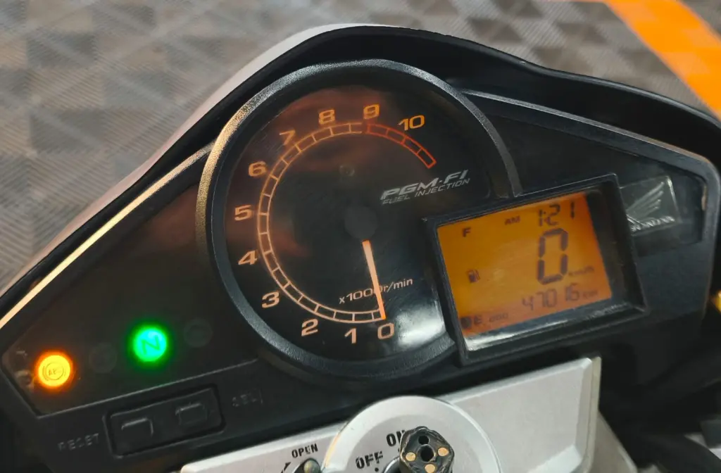 HONDA CB 300 R - Foto