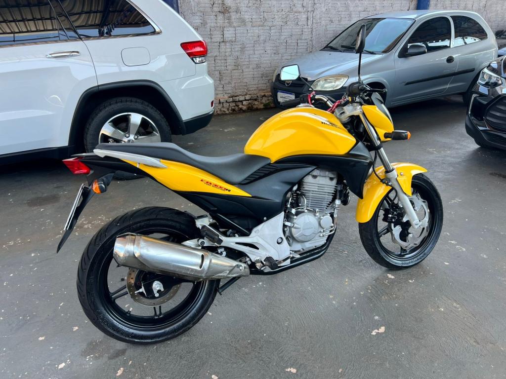 HONDA CB 300 R - Foto