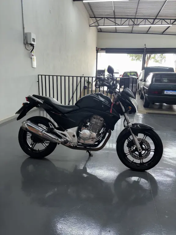 HONDA CB 300 R - Foto