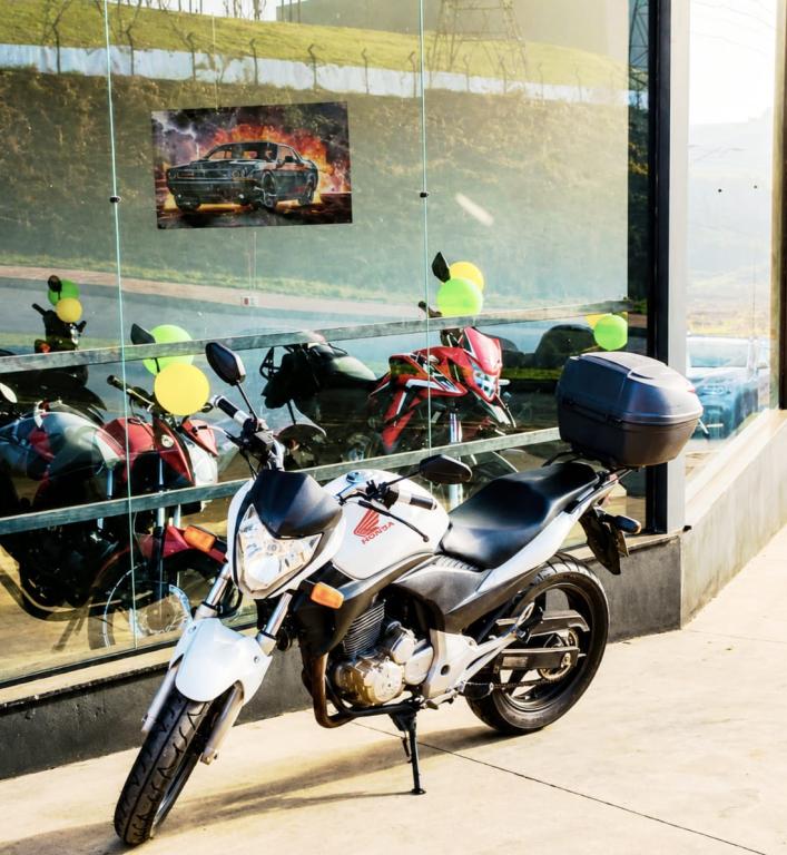 HONDA CB 300 R - Foto